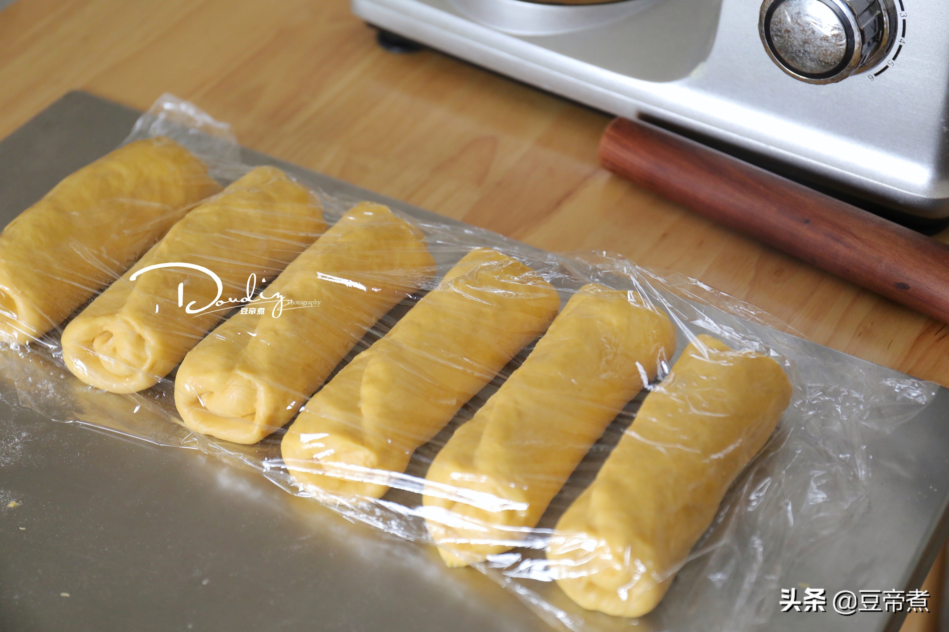 明天的早餐准备好了，用半个老南瓜搭配面粉做成了吐司，味道真好