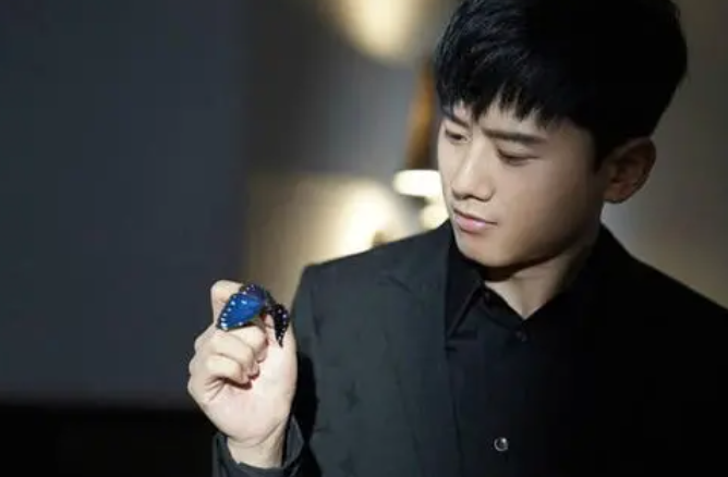 张杰被聘为上海大学老师，却被网友质疑学历太低，学校给出回应