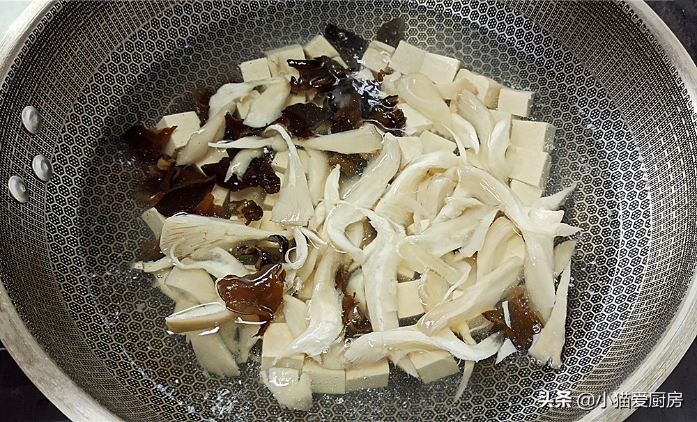 东北溜豆腐的做法大全（10分钟教你做出东北溜豆腐）