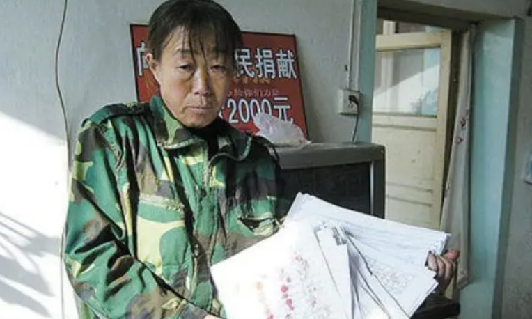 山西闻喜县村民将村霸张二狗当街打死，一审被判死缓。