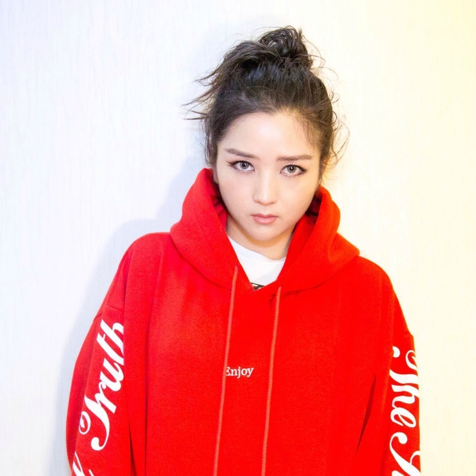 超女何洁的劲爆情史，和释小龙分手后高调嫁人，与前夫互爆黑料