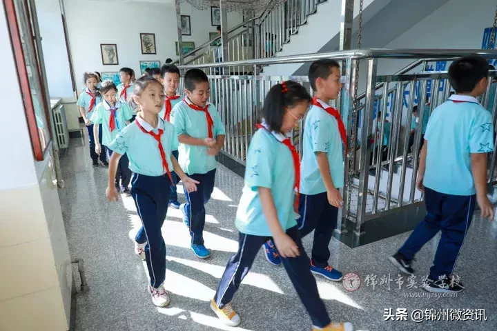 锦州市实验学校德胜、学苑两校区6000余师生参加安全疏散演练