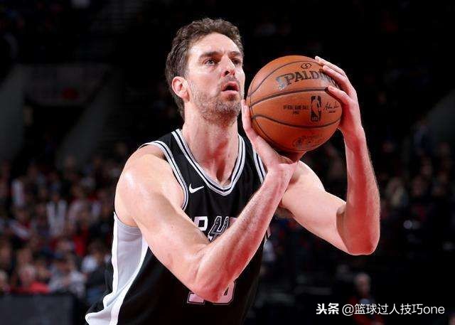 nba哪些球星算黑人(NBA是黑人球员的天下？伯德司机不答应，没想到库里是黑人血统)