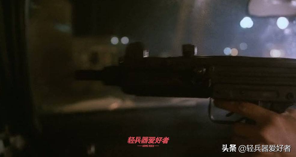 港片的枪战美学巅峰！看看当年的天王大战用了哪些轻武器