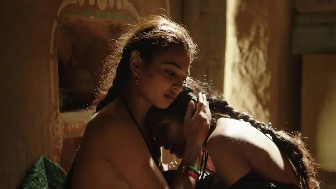 《炙热》“光棍村”里被奴化的女人，这是印度你无法想象的黑暗