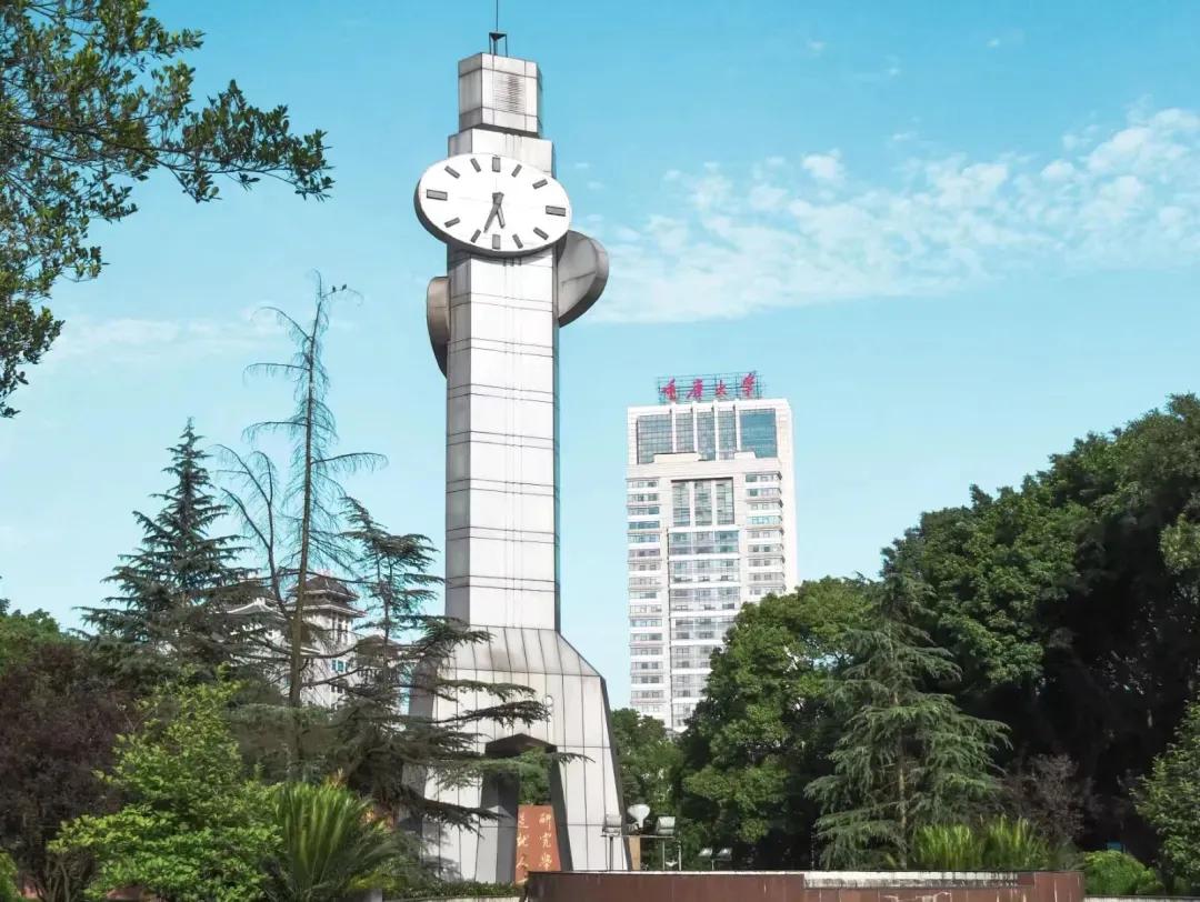 打卡活动来袭——校园美景合影留念，寻找探索重大宝藏