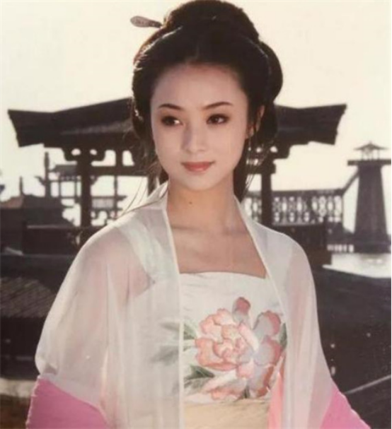 四大美女的残缺之美，西施身患心疾，昭君出塞身披斗篷不仅是寒冷