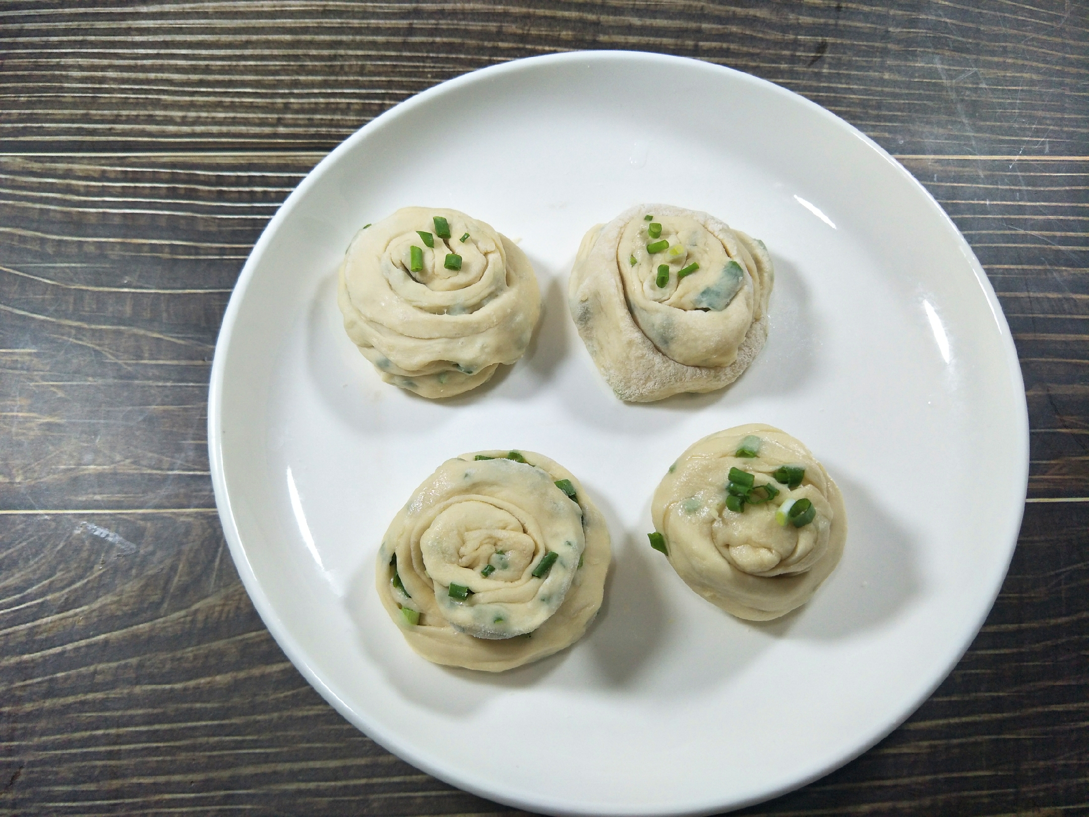 教你做香酥葱花饼，学会这个方法，外酥里嫩，凉了也不硬