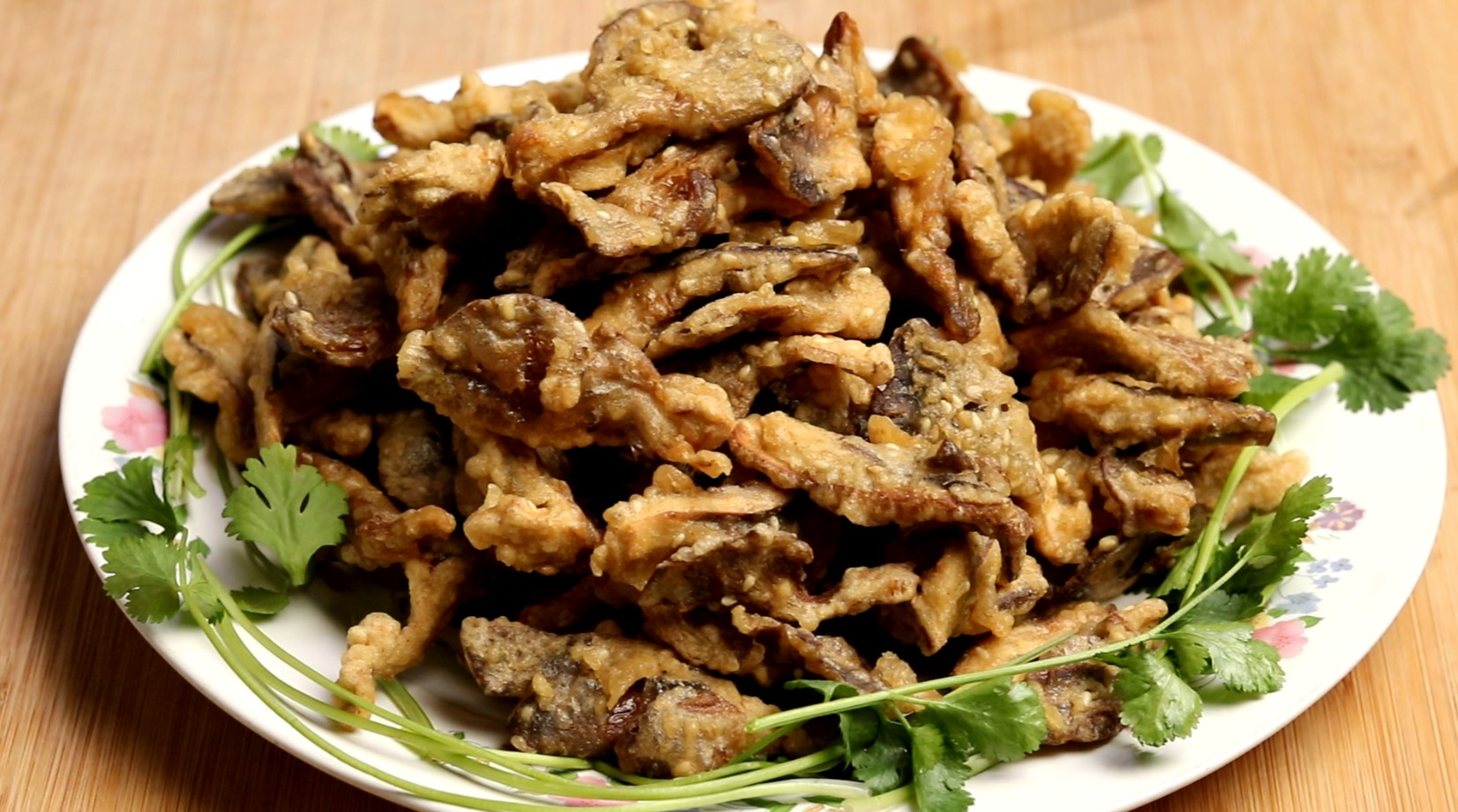 炸蘑菇，裹淀粉还是面粉？大厨教你正确做法，口感酥脆不回软