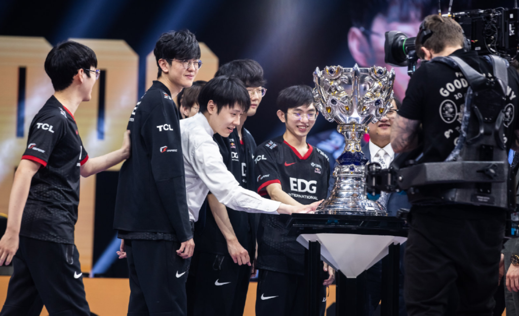 LOL大区人数榜更新，黑色玫瑰超越网1，祖安进TOP5，前2难以撼动