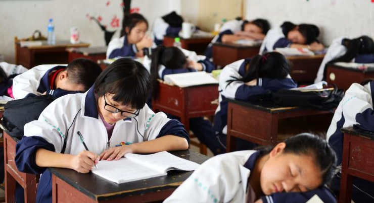 艺术生“敲黑板”：56所高校撤销73个艺术类专业，高考限制收紧