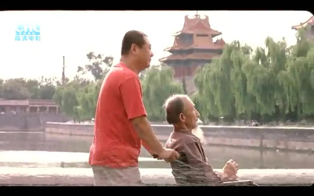 粉巷雨夜，老实民工遇上女大学生，这部影片道尽了人性和欲望