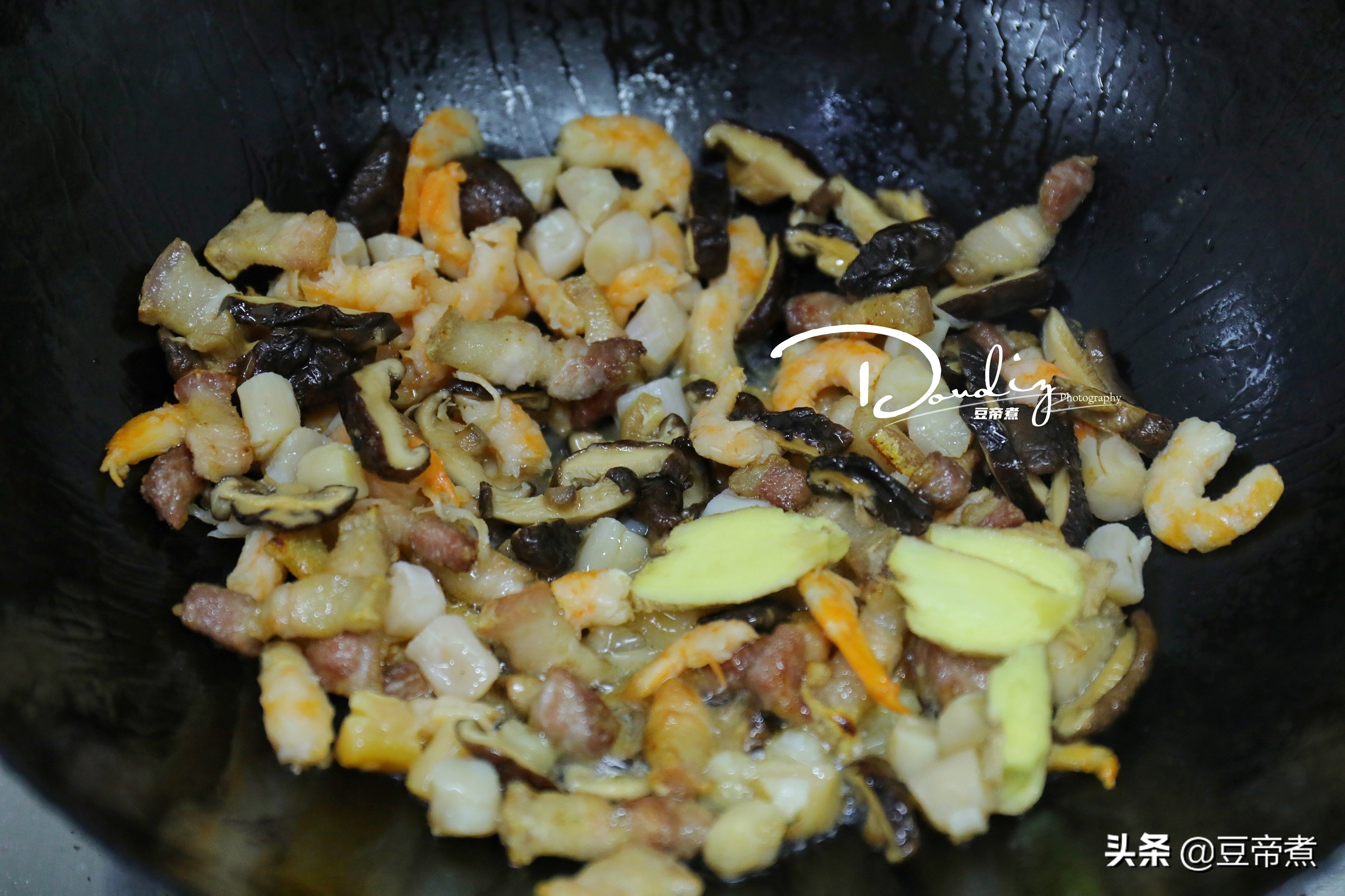 炒个粉发朋友圈获赞无数，网友：料多味美，一看就好吃，想去蹭饭