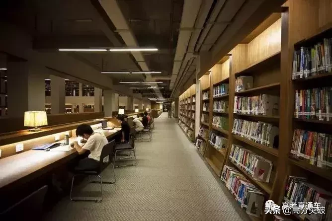 泡一整天都不够！国内那些美炸天的大学图书馆，你去过几个？