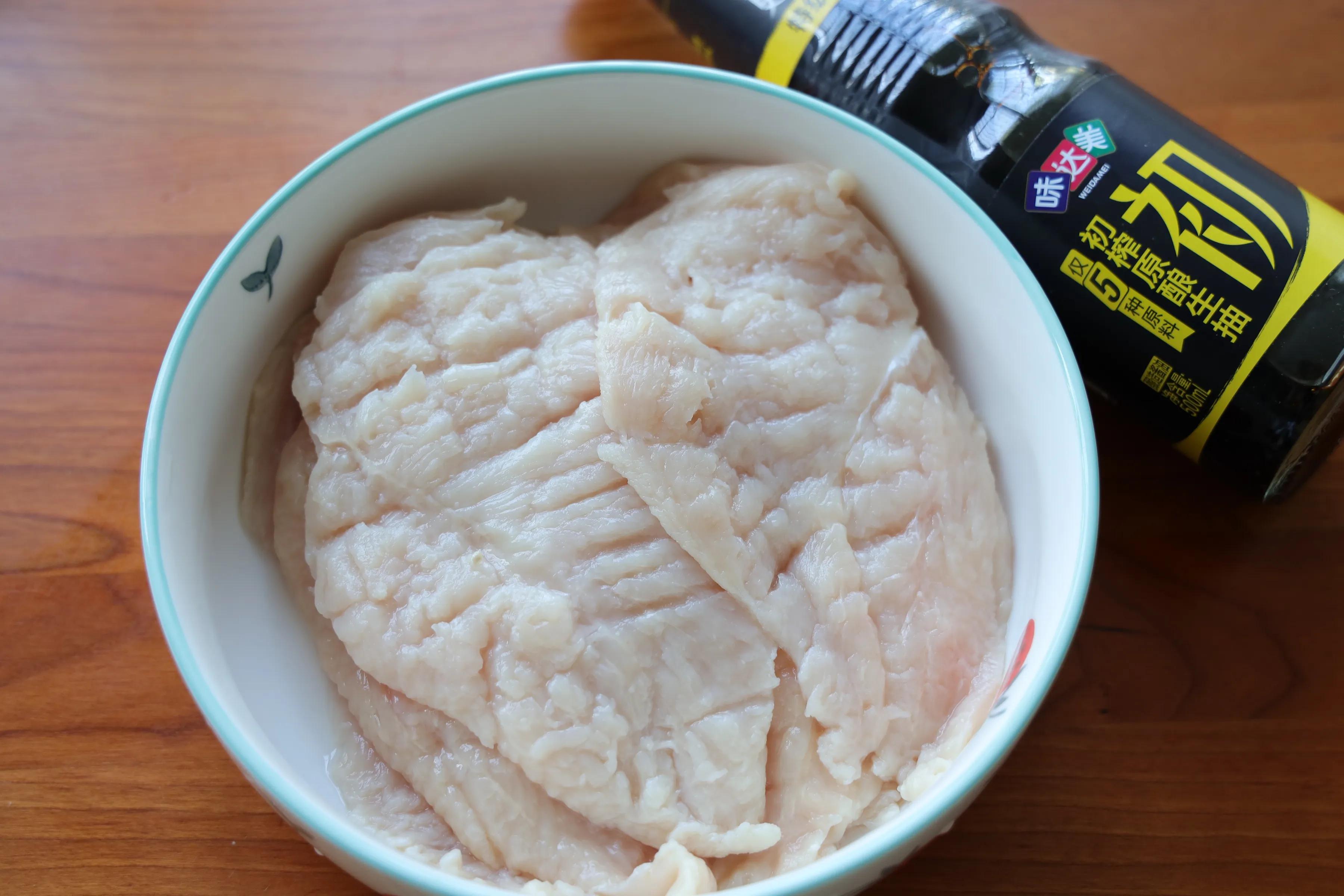 几元的鸡胸肉，简单做下，上桌成了抢手菜，外皮酥脆里面软嫩好吃