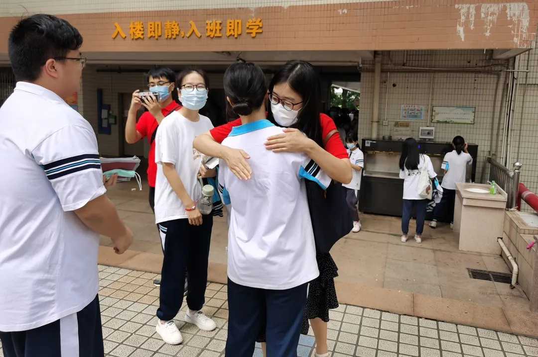 难忘老师 感恩亲人——佛山南海中学分校2020届高三学子高考凯旋