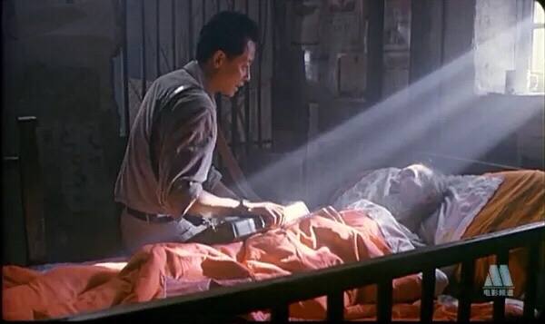 粉巷雨夜，老实民工遇上女大学生，这部影片道尽了人性和欲望