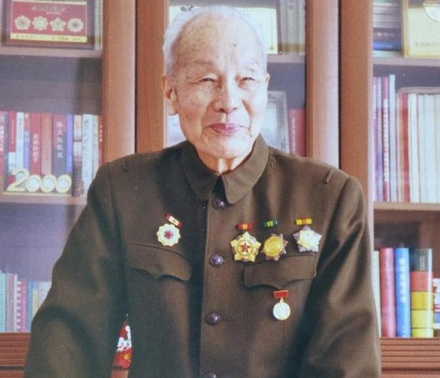 至今仍健在的开国将帅还有四位，目前都已过百岁，他们都是谁？