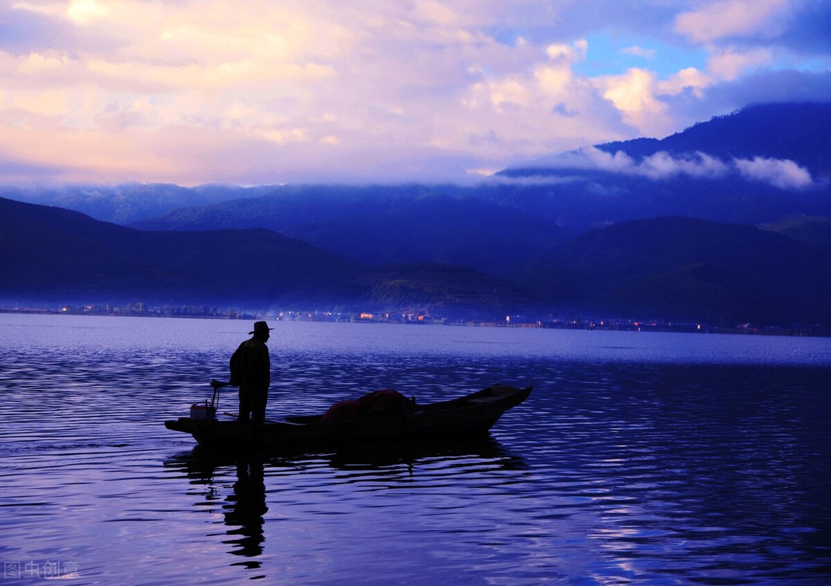 夜已深，去看海