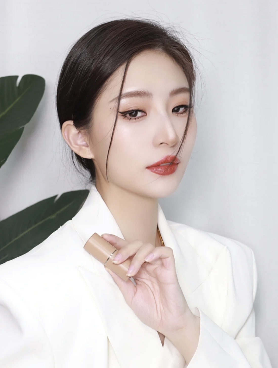 口红在精不在多，聪明的女人都会选择这4支，显白又耐看