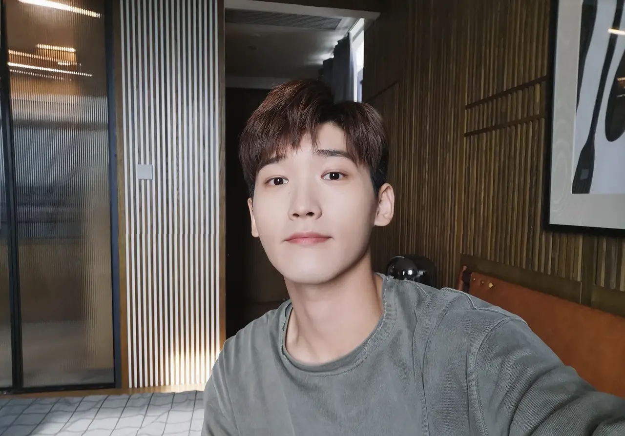 当红男星邢昭林与北电女学生电梯亲热？网友：啥昭林？谁啊