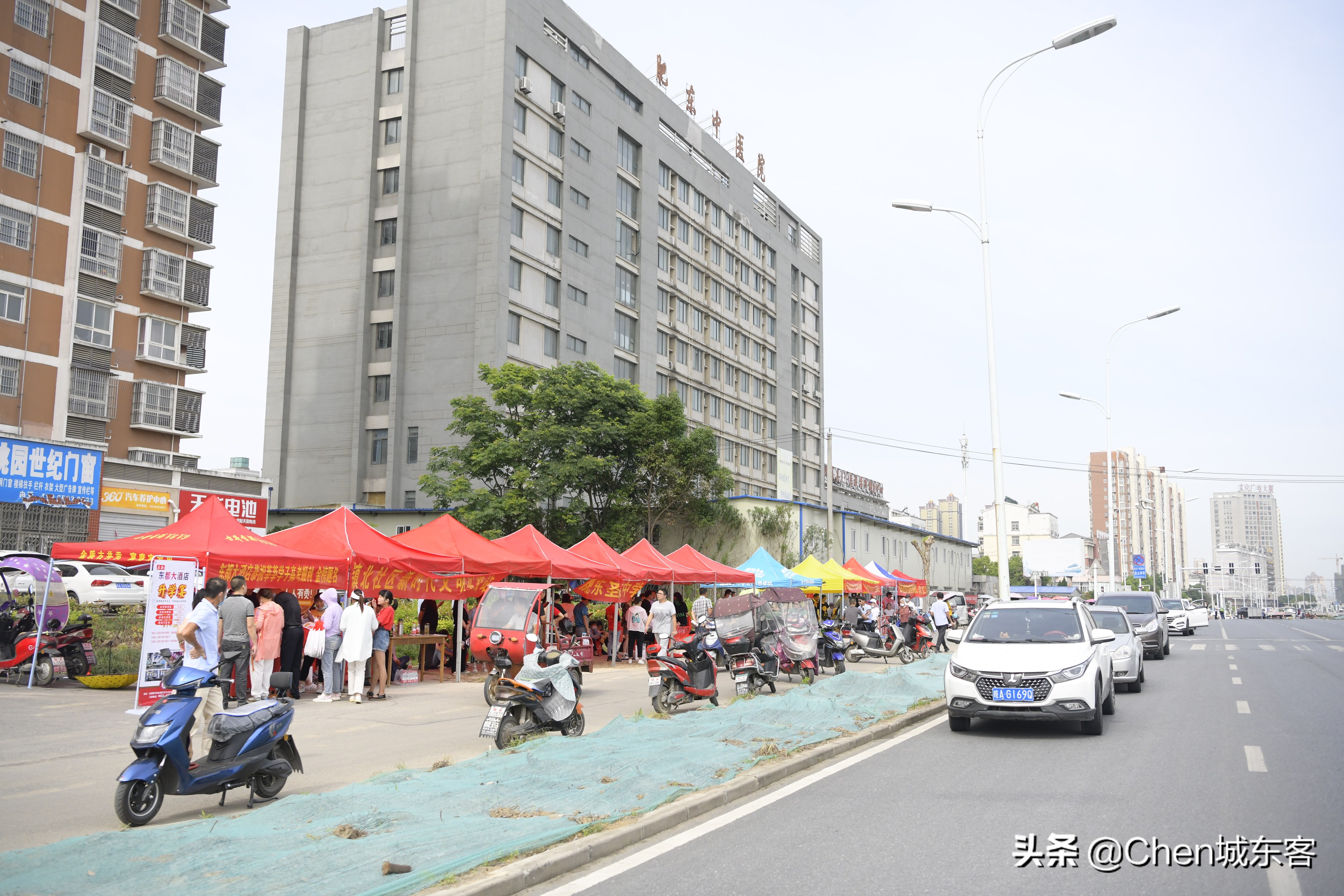 助力高考志愿服务｜肥东七个考点校周边那道亮红风景线