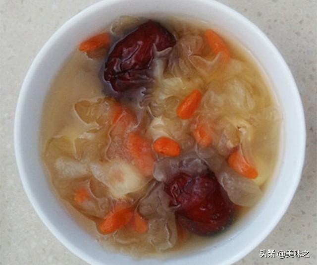銀耳蓮子湯,銀耳蓮子湯的功效和作用