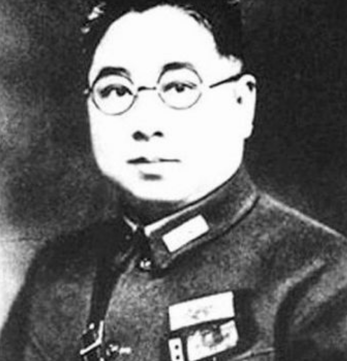 1928年，彭德怀开会讲话时险被叛徒夺枪击中，诱因竟是半只烧鸡