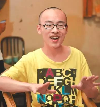 四川高考状元：家庭贫困到一块月饼全家人分吃，终709分上清华