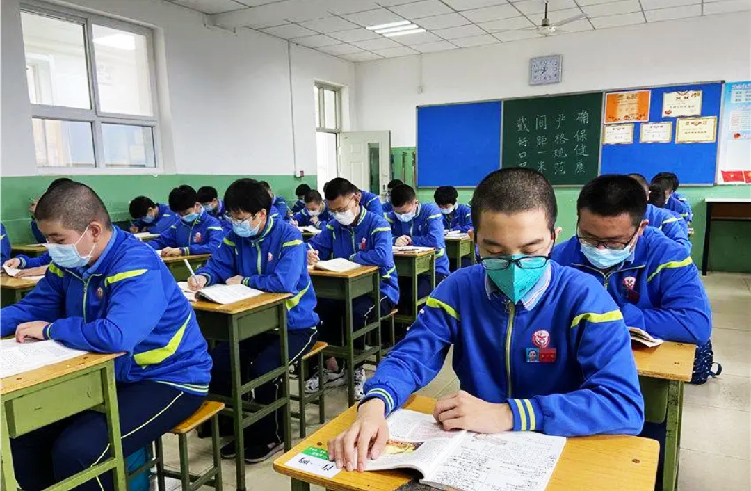 高考“零分”考生考场撕别人答题卡：堕入深渊前，她也曾乖巧