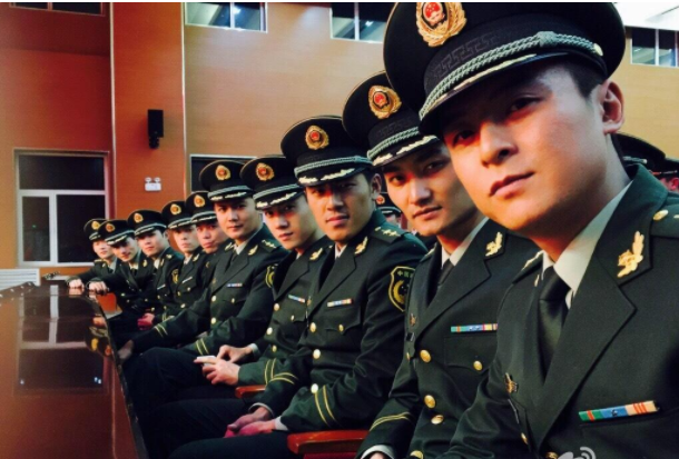 武警部队直招士官来了！和普通大学生参军不一样，直接授衔定级