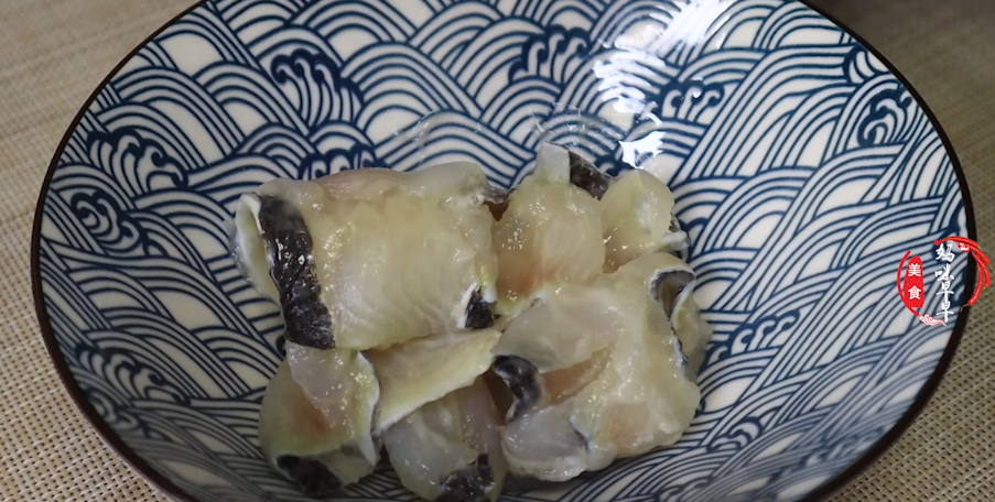 想吃正宗酸菜鱼别去饭店了，教你懒人方法，10分钟出锅，肉嫩好吃