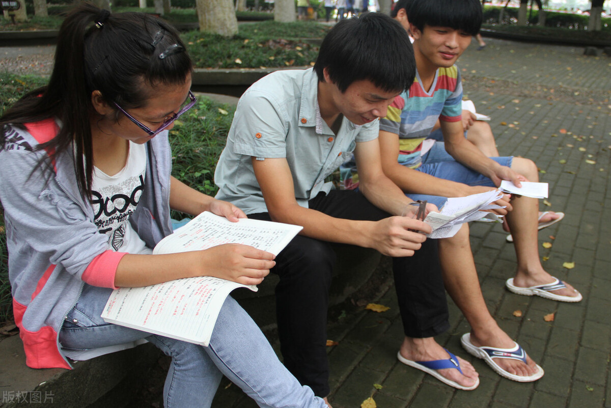 高中不允许复读已成定局？落榜生该何去何从，看看官方如何回应