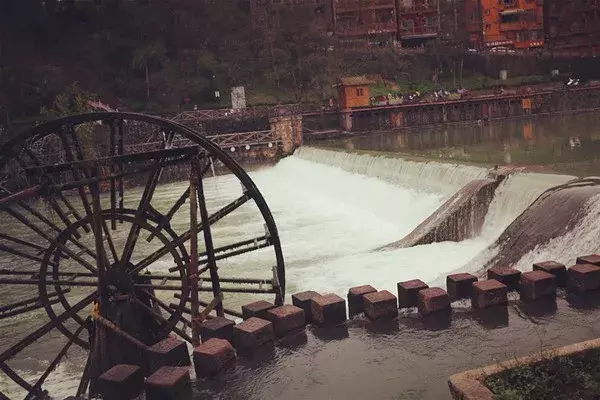 寻一处静谧，赶一场春雨