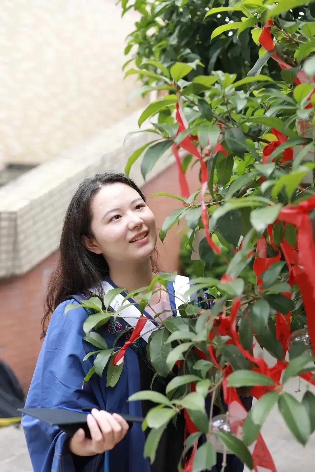 三年前开学典礼上发言的她，现在怎么样了？