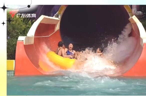 全红婵表情包火了！玩漂流穿洞害怕太逗了，陈艾森陪她立马安心
