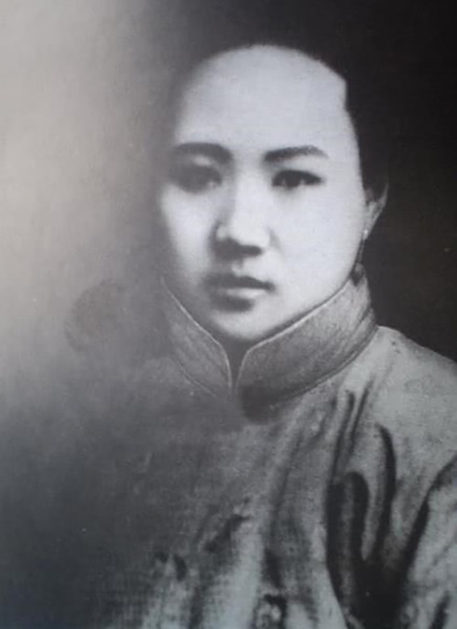 中国传奇遗腹子:出生前军队守卫产房,出生后国家鸣13响礼炮庆祝