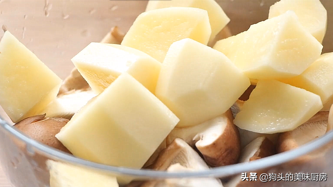 长假在家不想做饭，教你一个做法，土豆牛肉一锅炖，能吃两碗饭