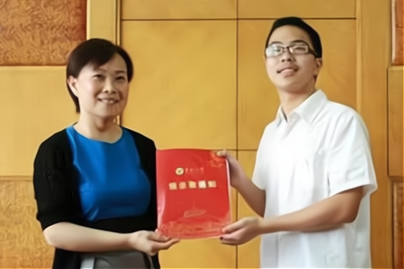 理科生的高考满分作文：全篇仅755字，却有30字连老师也不认识