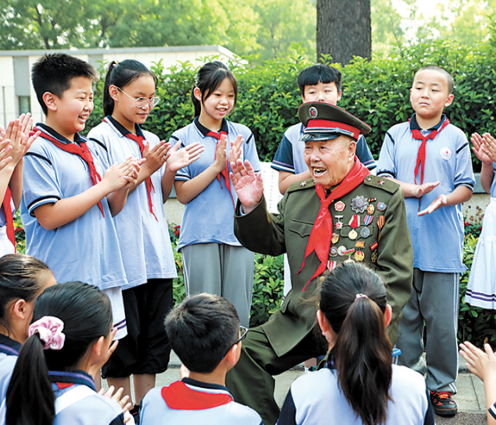 2021年授勋，中央下令将河北老兵抬进人民大会堂，他有何特殊身份