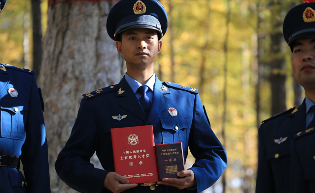 大一和大四学生参军报国，各有4大亮点，学生和父母须知