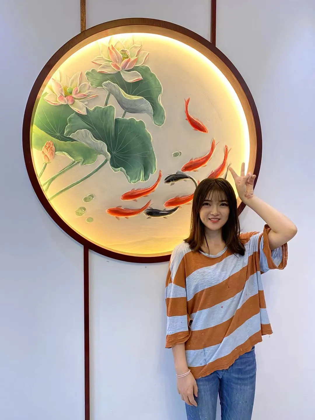 故事：95后美女装修工，糊一面墙10万，订单排到明年6月，她凭啥