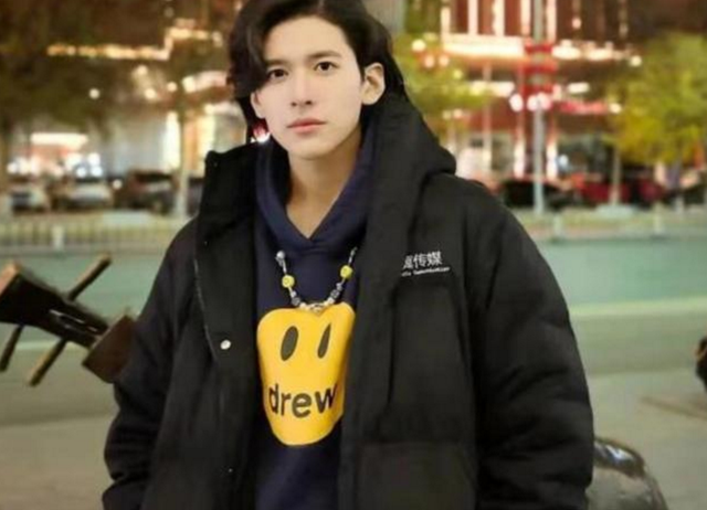 “学霸级校草”来了，身高1米92，双料第一，像极了偶像剧男主