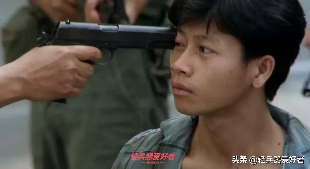 港片的枪战美学巅峰!看看当年的天王大战用了哪些轻武器