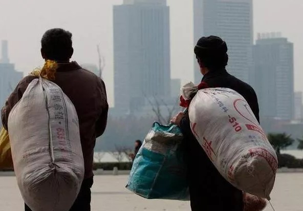 身在异乡,想故乡,看哭多少漂泊在外,想家的打工人!好想家