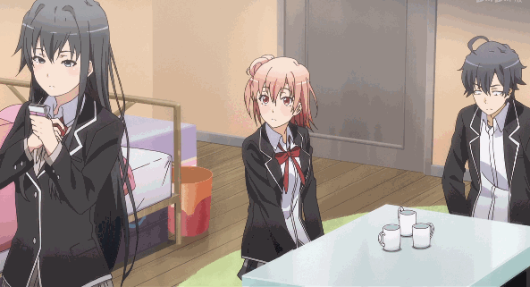 在遇到大老师和团子之前,雪乃一直是独自一人生活,她一个人居住在高耸