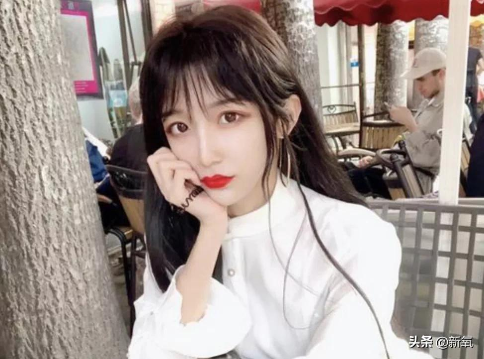 当年穿女校服跳舞超美的她，居然去做变性手术，但被扒出是假的？