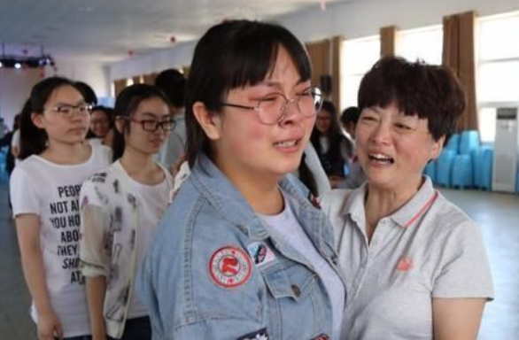 高考结束“试卷”去哪了？为啥不让考生看？真实原因你可能不信