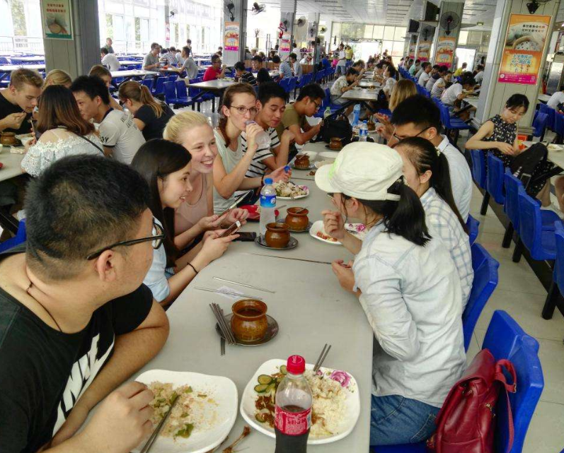 大学食堂wifi密码设成高数题和五线谱，学霸轻松解开，学渣连不上