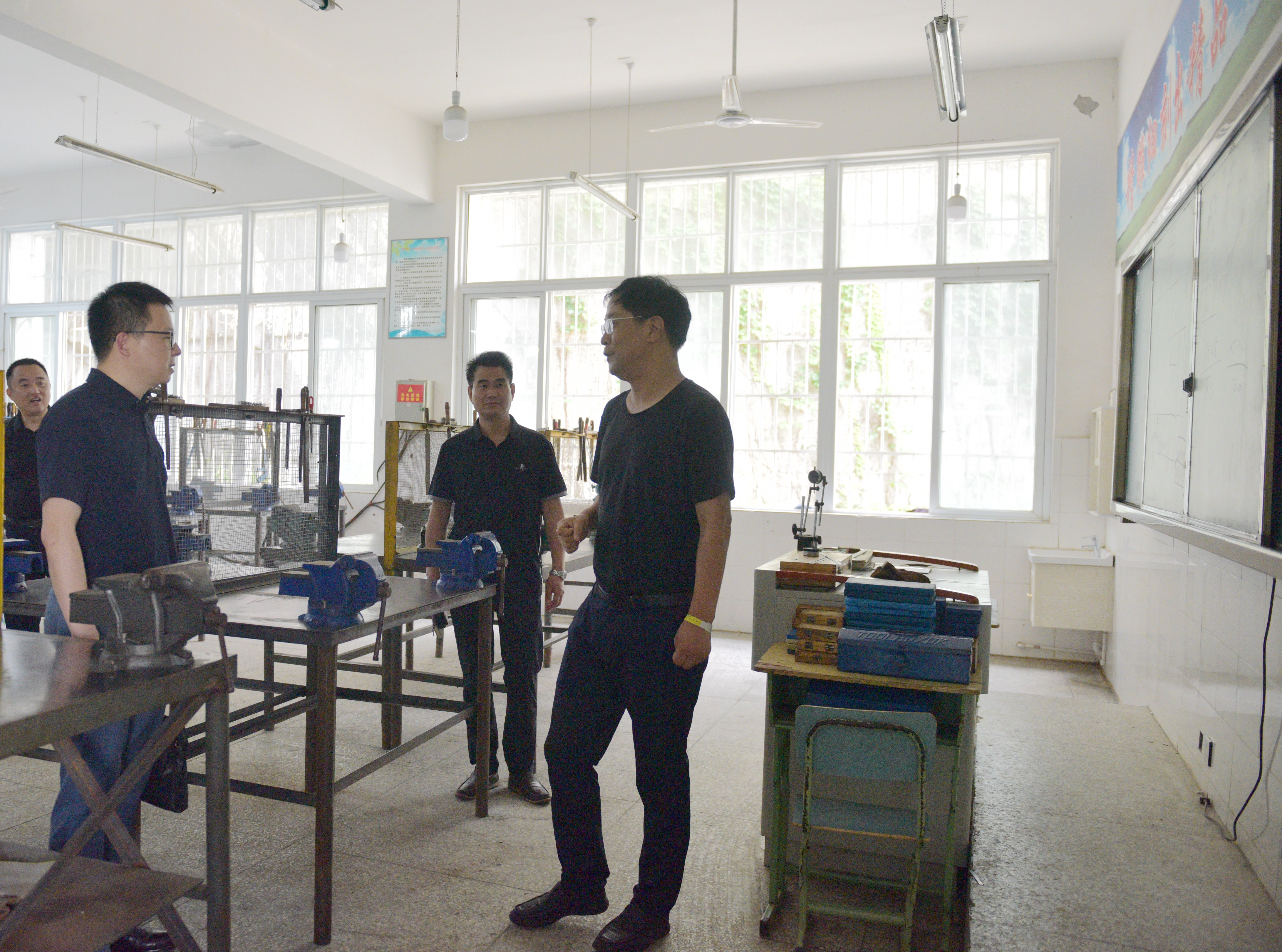 成都石化工业学校到广元市朝天职业中学开展学习交流